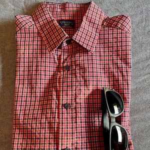Short Sleeve UNTUCKit Button-Up Shirt. 100% Cotton, Slim Fit, Size Men’s Medium